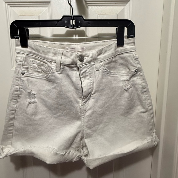 Lauren Conrad White Denim Shorts (6) EUC - Picture 1 of 7